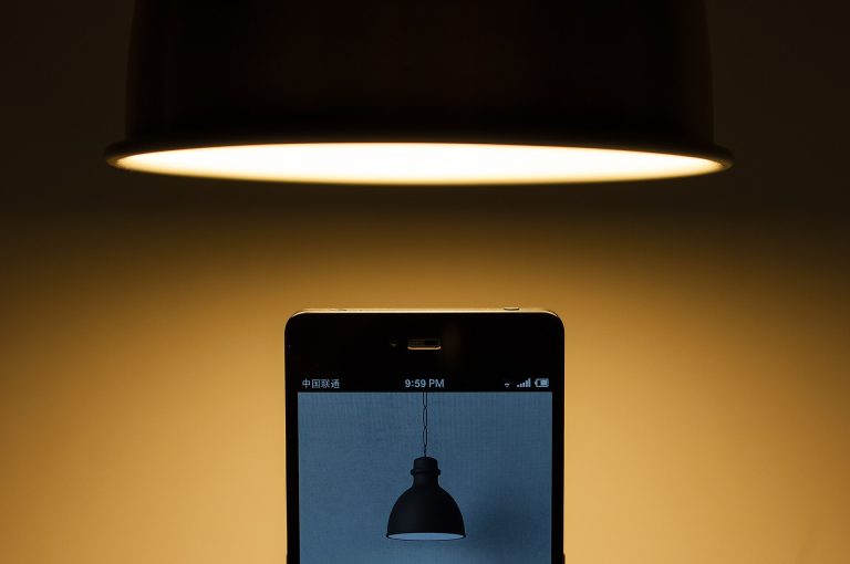 Lamp on phone under lamp (Unsplash)