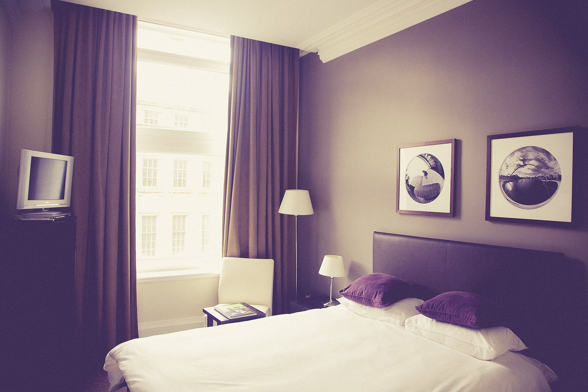 Hotel bedroom windows (Unsplash)