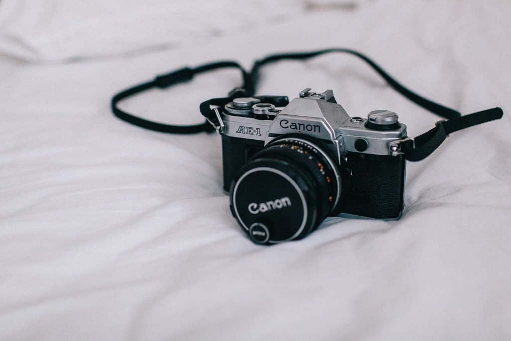 Photographer's Bedroom (Unsplash)