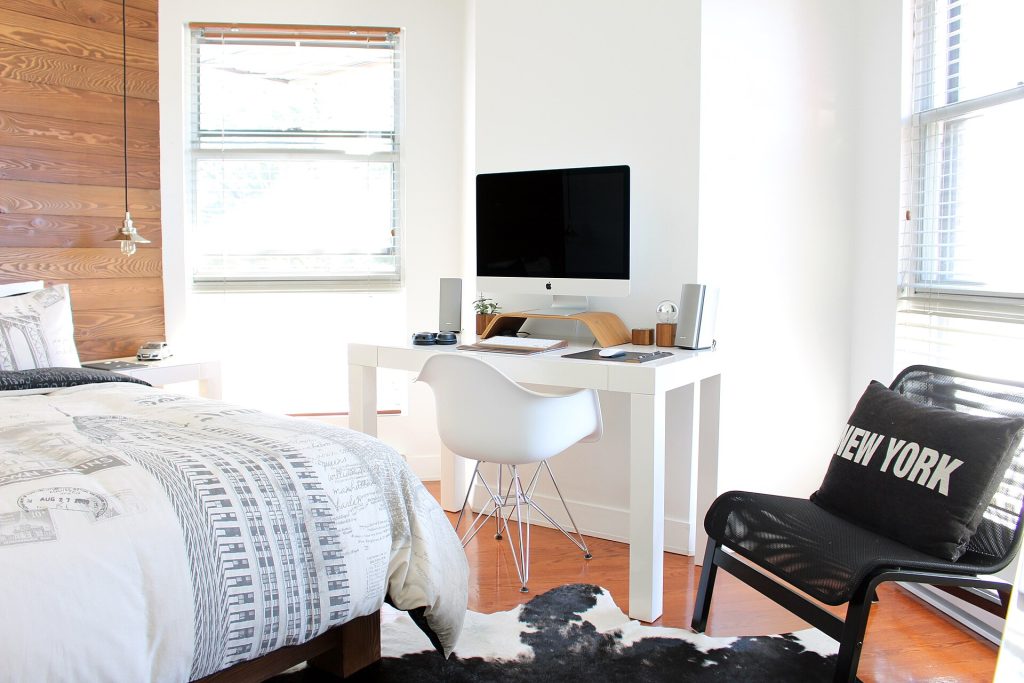 NY loft bedroom (Unsplash)