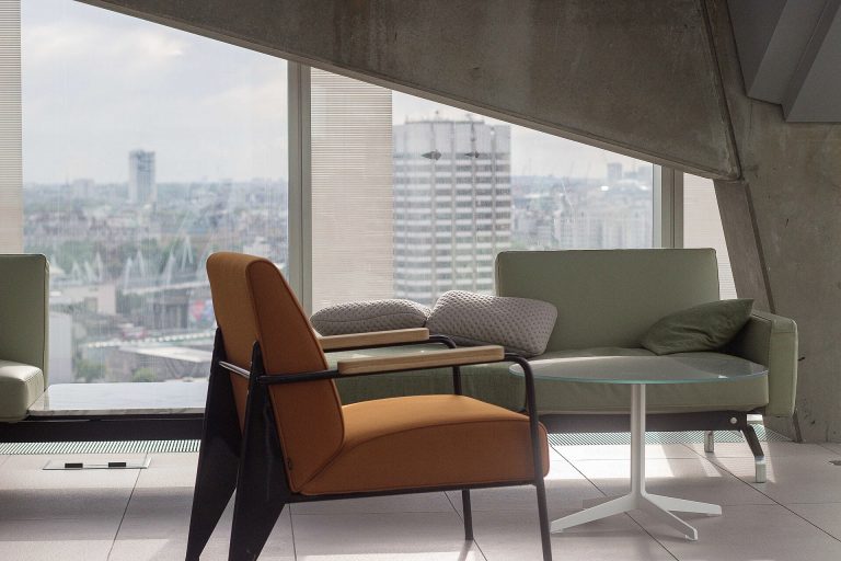 Coffee table corner in a London apartment (Unsplash)