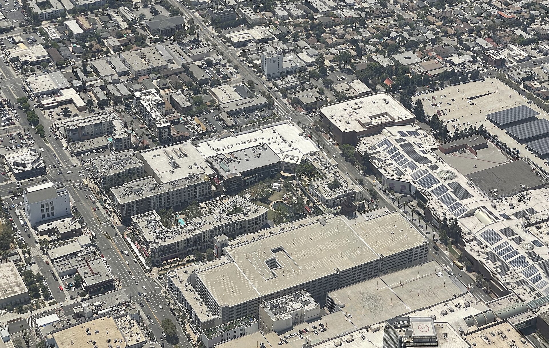 The Americana at Brand in Glendale (neighborhood view of the shopping center)
