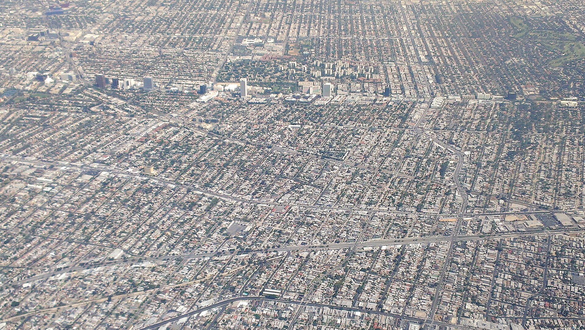 Aerial view of the Miracle Mile along Wilshire Boulevard (2014 neighborhood view; predates and does not show Vision on Wilshire)