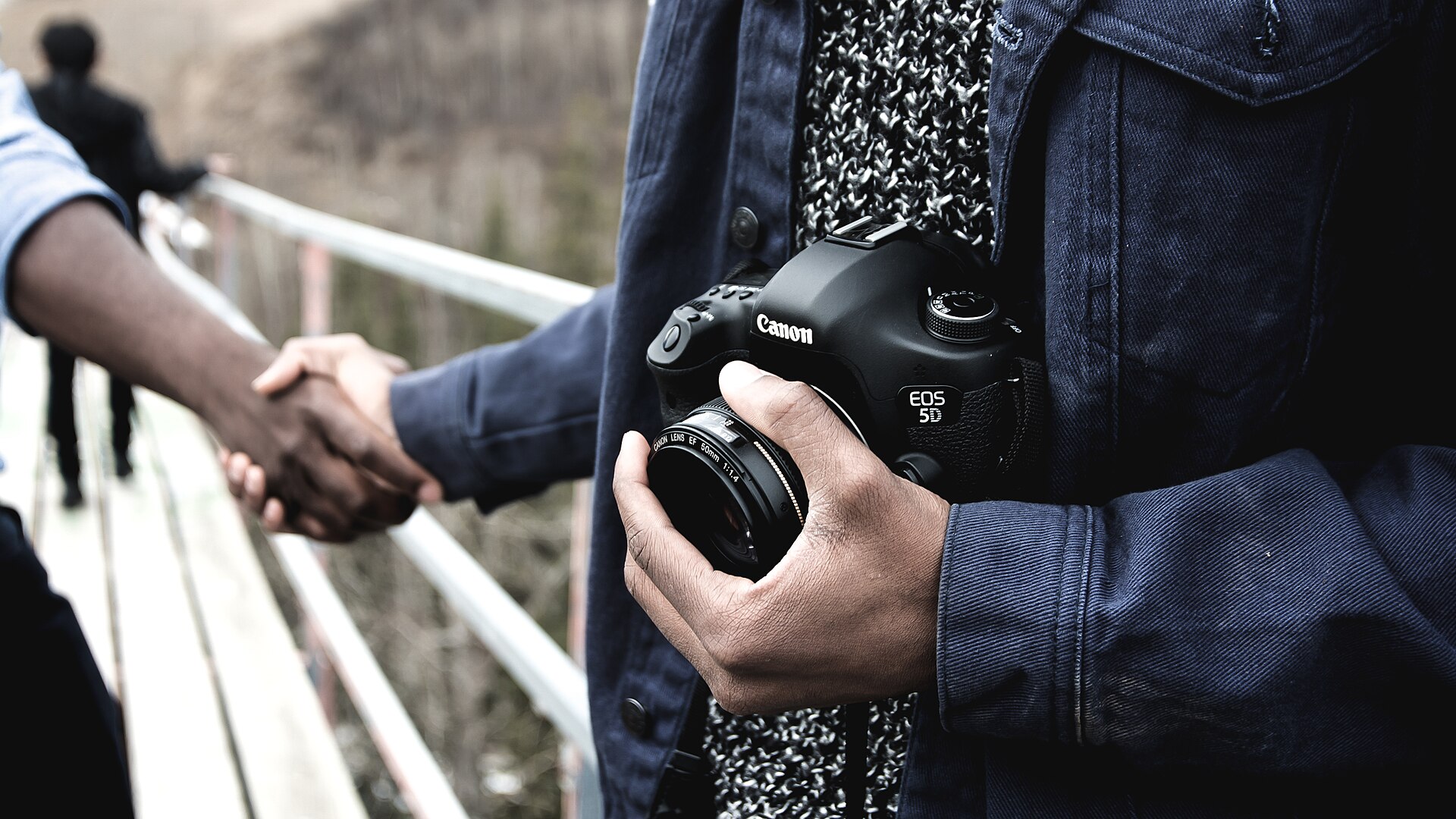 Friendly Edmonton photographer (Unsplash)