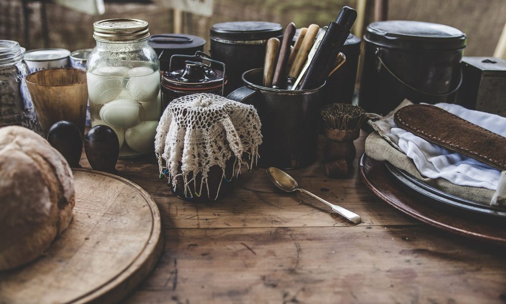Kitchen table (Unsplash)