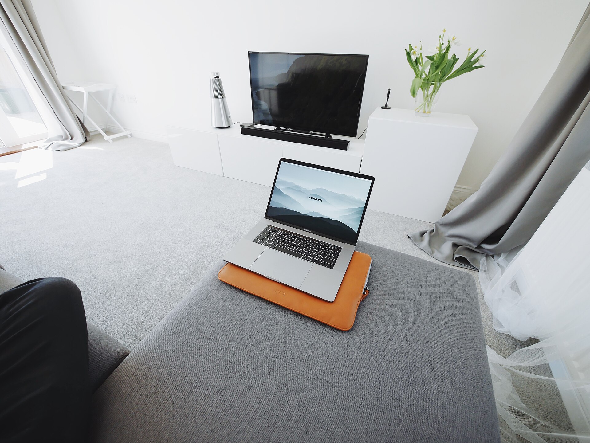 Laptop in the living room (Unsplash)
