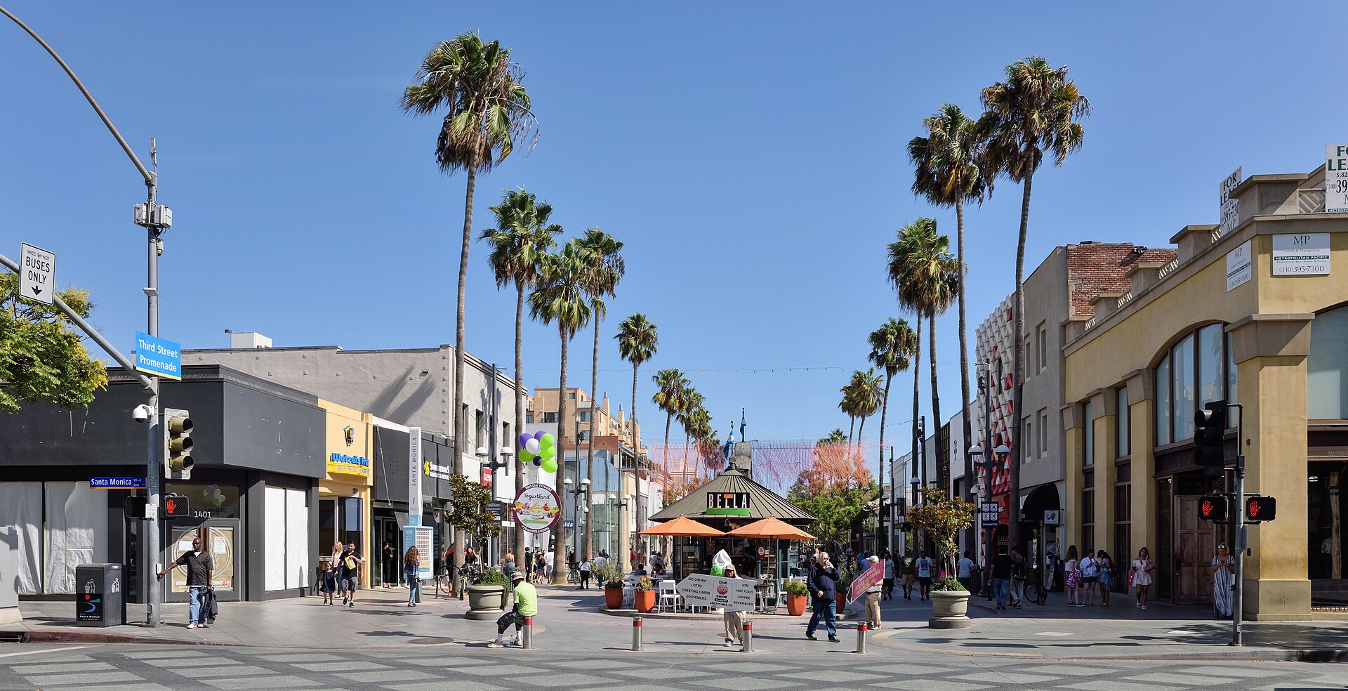 Santa Monica – Third Street Promenade (a) 06 Sept 2017
